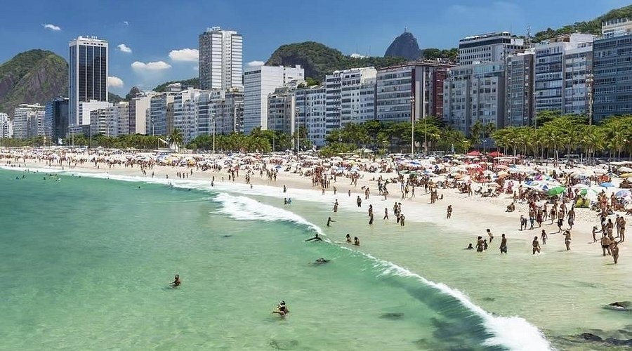 Σοκαριστική αλήθεια! - Τι απεχθές κάνει το 70% των τουριστών στις παραλίες