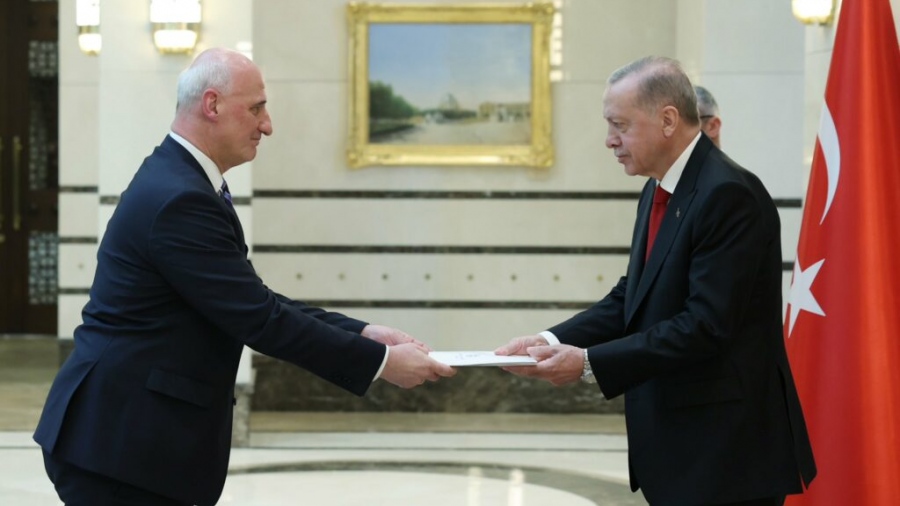 Τα διαπιστευτήριά του υπέβαλε στον πρόεδρο Erdogan ο πρεσβευτής της Ελλάδας στην Άγκυρα, Θεόδωρος Μπιζάκης