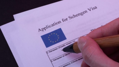 Οι Κινέζοι ταξιδιώτες περιμένουν 2 μήνες για βίζα Σένγκεν