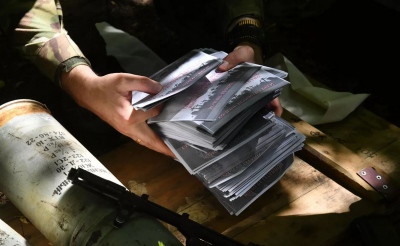 Οι Ουκρανοί παραδίδονται μαζικά - Τα ρωσικά φυλλάδια που τους δίνουν την ευκαιρία να ξεφύγουν από την... «κρεατομηχανή»