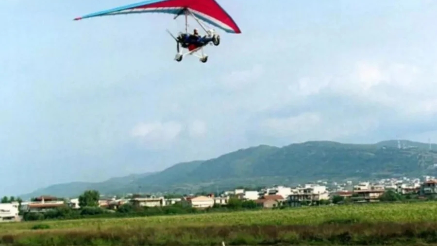 Πρωτοφανές: Δύο Τούρκοι αστυνομικοί έφτασαν με... ανεμόπτερο στην Εύβοια