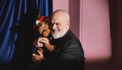 Τρίζουν τα κόκκαλα της Ελληνίδας μάνας του Edi Rama – Συνεχίζει τις προκλήσεις το «κοκόρι» της Αλβανίας: Δεν είστε Έλληνες