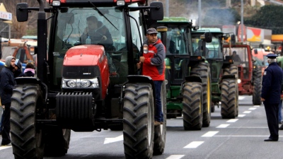 Ξεσηκωμός από τους αγρότες - Κλείνουν τα «σύνορα» της Αττικής και κόβουν την Ελλάδα στα δύο - «Δεν περνάνε» οι απειλές της κυβέρνησης