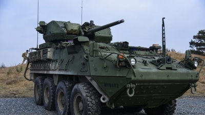 Politico: Οι ΗΠΑ σχεδιάζουν να στείλουν τεθωρακισμένα Stryker στην Ουκρανία