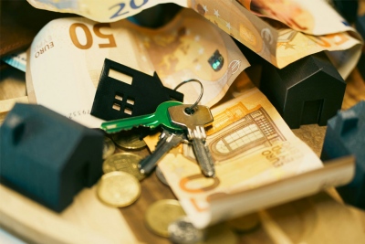 Κόκκινα δάνεια και «αόρατοι» επενδυτές: Ποιοι κρύβονται πίσω από τα funds που εγγυάται ο Έλληνας φορολογούμενος;