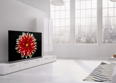LG: Μία νέα «έξυπνη» τηλεόραση που… τυλίγεται σαν ρολό