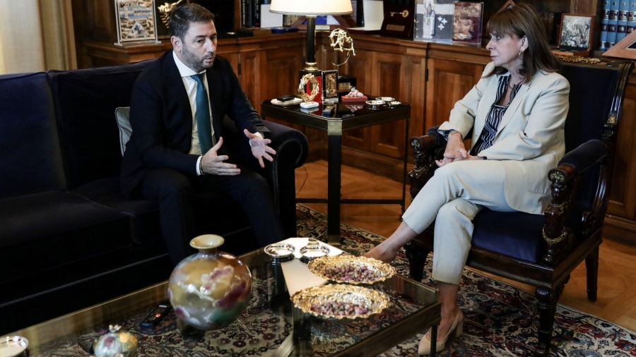 Σακελλαροπούλου σε Ανδρουλάκη για υποκλοπές: Η υπόθεση έχει πάρει το δρόμο της - Επιζήμια για τη Δημοκρατία οποιαδήποτε παράταση