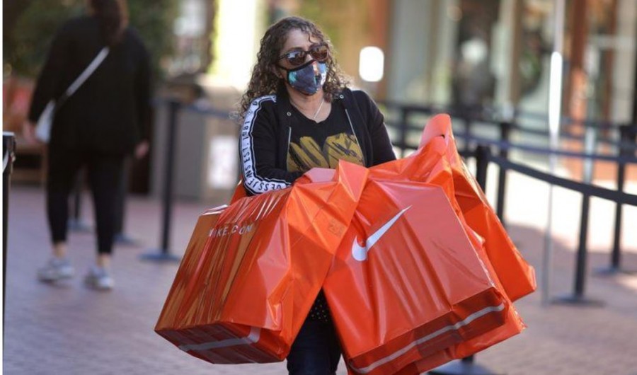 Mastercard: Αύξηση 3% για τις πωλήσεις λιανικής στις ΗΠΑ στις γιορτές – «Εκτόξευση» ηλεκτρονικού εμπορίου