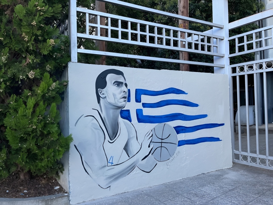 Τίμησαν τον Γκάλη - Γκράφιτι με τον «Θεό του μπάσκετ» κοσμεί το γυμναστήριο του ΑΠΘ