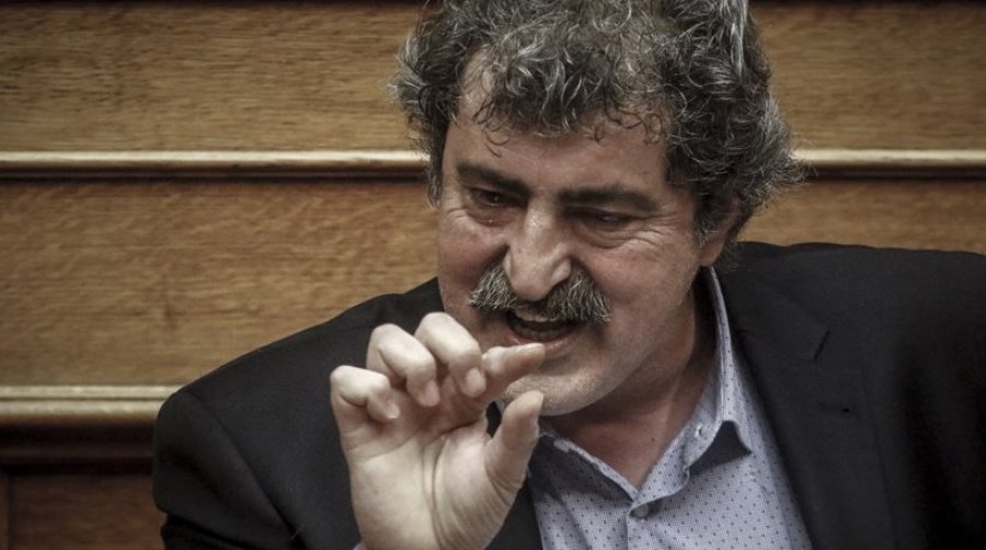 Νέο «χτύπημα» Πολάκη -  Επίθεση σε δημοσιογράφο της «Εφ.Συν», επειδή του άσκησε κριτική