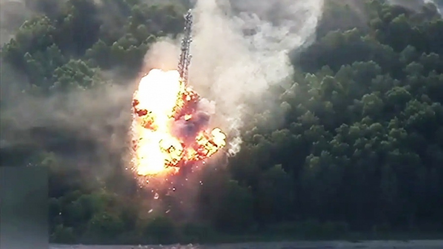 Υβριδικός τρόμος - Με drones και Iskander η Ρωσία ισοπέδωσε Κέντρο ηλεκτρονικού πολέμου των Ουκρανών στο Chernihiv (vid)