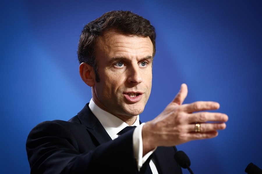 Ο Macron «πιάστηκε» να κρύβει το πολυτελές ρολόι του την ώρα που μιλούσε για τις συντάξεις - Κοστίζει 21.000 ευρώ