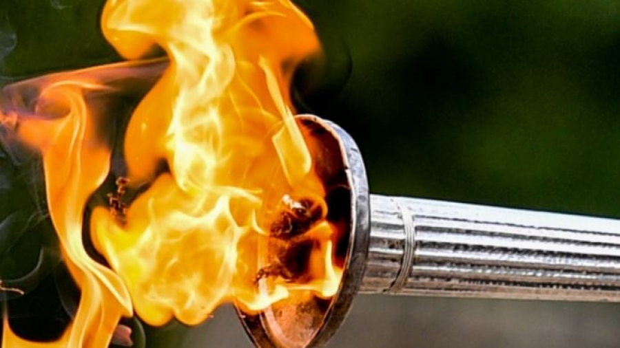 Ο Πειραιάς υποδέχεται την Ολυμπιακή Φλόγα - Η λαμπαδηδρομία, η τελετή υποδοχής στη Δημοτικό Θέατρο