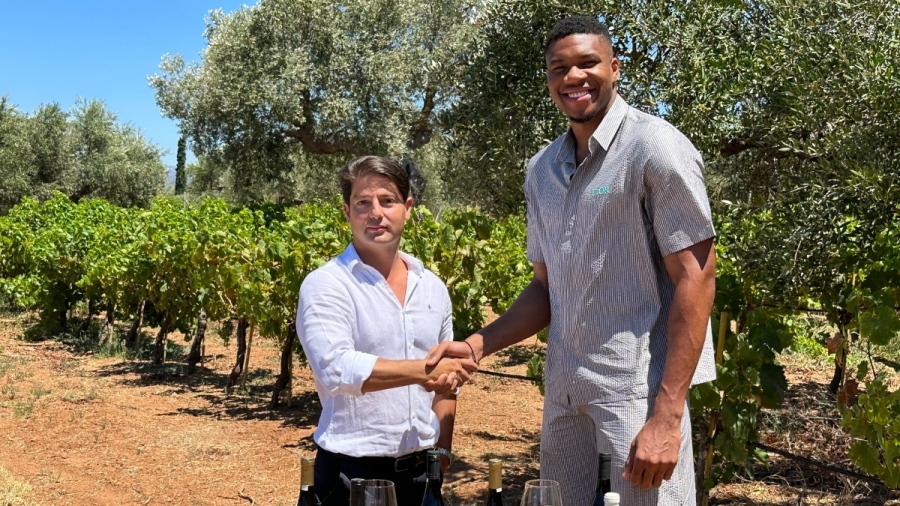 Η οικογένεια Αντετοκούνμπο επενδύει στο ελληνικό κρασί: Πήρε το 10% εταιρείας οινοποιίας