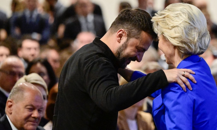 Von der Leyen σε Zelensky: Η ΕΕ στηρίζει την Ουκρανία στις διαπραγματεύσεις