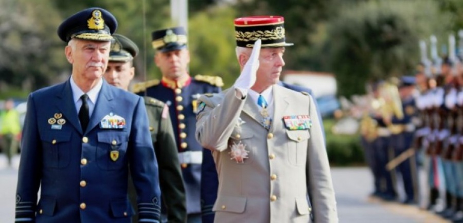 Η ενδυνάμωση της στρατιωτικής συνεργασίας Ελλάδας - Γαλλίας στο επίκεντρο των συνομιλιών των αρχηγών ΓΕΕΘΑ των δύο χωρών