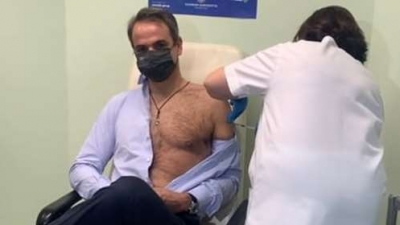 Ο Κυριάκος Μητσοτάκης έκανε τη δεύτερη δόση του εμβολίου για τον κορωνοϊό