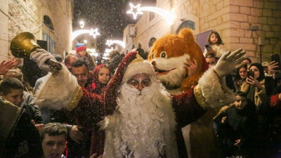 Αυτά τα Χριστούγεννα η Παλαιστινιακή κοινότητα της Βηθλεέμ μαθαίνει ξανά να ελπίζει