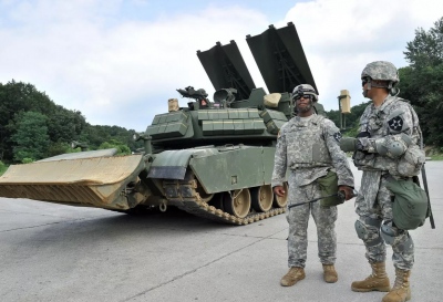 Forbes: Οι ΗΠΑ έστειλαν κρυφά στην Ουκρανία ισχυρό στρατιωτικό όχημα εκκαθάρισης ναρκοπεδίων