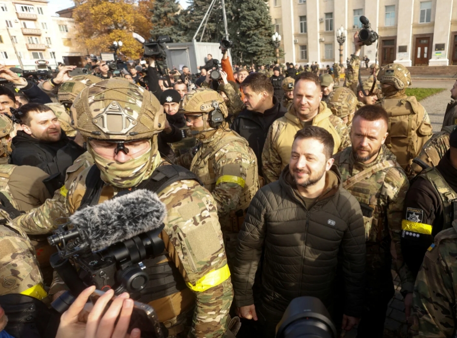 Στη Χερσώνα ο Zelensky - «Θα αποκαταστήσουμε τις υποδομές, οι άνθρωποι επιστρέφουν»