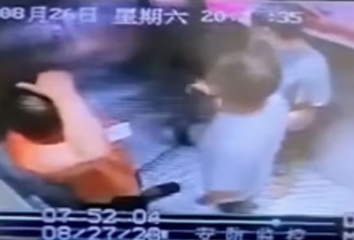Κίνα: Ασανσέρ έκανε «βουτιά» και εκσφενδόνισε ανθρώπους στον αέρα - Σοκάρει το βίντεο της πτώσης
