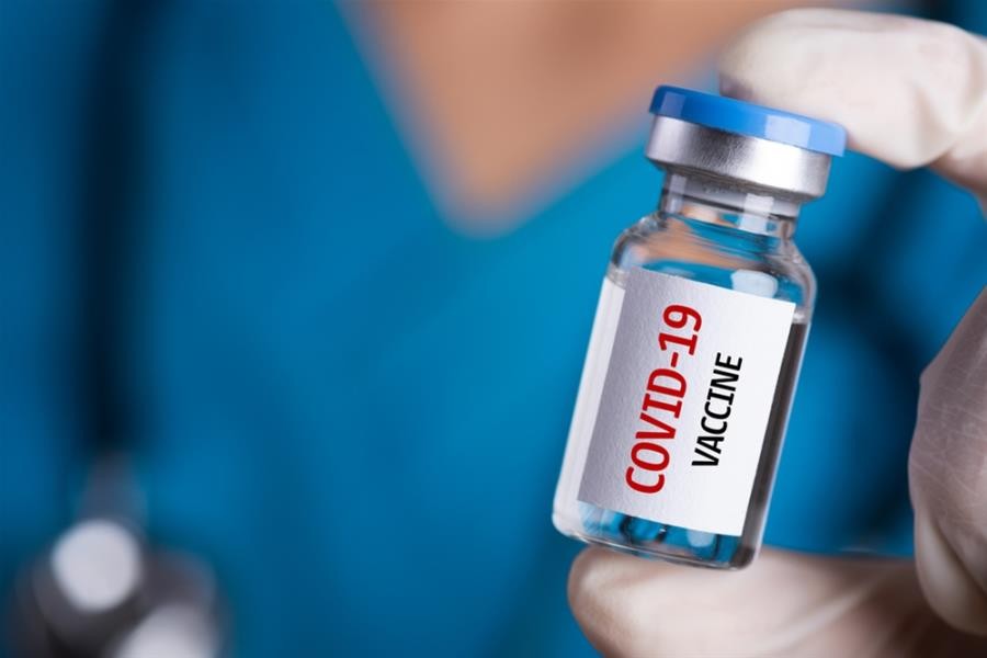 Η κυβέρνηση επιχειρεί να κατευνάσει την φθορά που έχει υποστεί μέσα από νέα διαφημιστική καμπάνια για τα εμβόλια – Δημοσίως θα εμβολιαστεί ο Μητσοτάκης