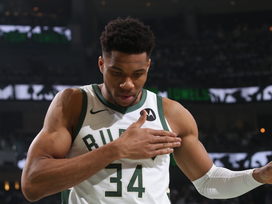 NBA: Οι Bucks «αγρίεψαν» και διέλυσαν τους Hawks (video)