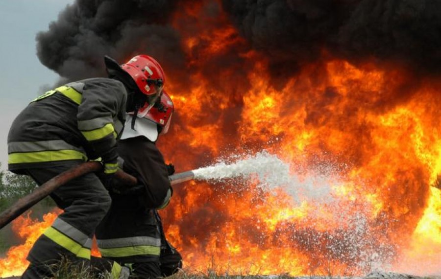 Φωτιά στους Ραπταίους Καρύστου στην Εύβοια – Υπο μερικό έλεγχο η πυρκαγιά στην περιοχή Ράχη Αχαΐας