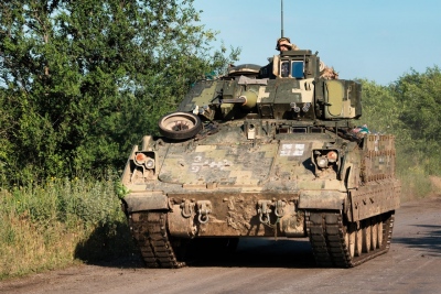Οι ρώσοι συγκρίνουν – Το ρωσικής κατασκευής BMP-3 είναι ανώτερο από το Αμερικανό Bradley
