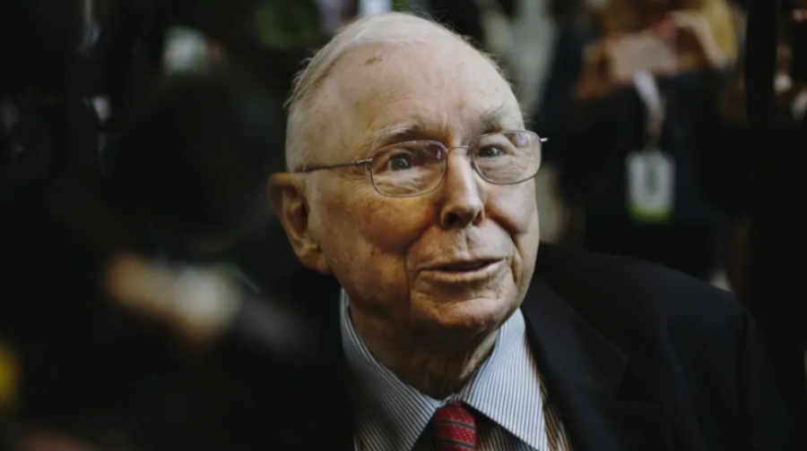Munger (Berkshire Hathaway): Έρχεται «τέλεια καταιγίδα» στις τράπεζες, θα σκάσουν τα «κακά» δάνεια στην αγορά ακινήτων