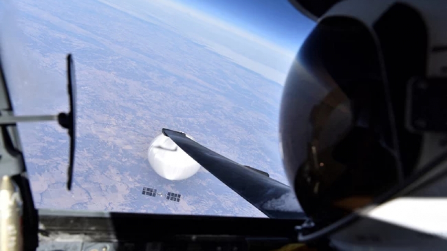 Σέλφι με το «ύποπτο» μπαλόνι που δεν είναι... UFO: Η φωτογραφία πιλότου του αμερικανικού αεροσκάφους που είδε όλο το σκηνικό