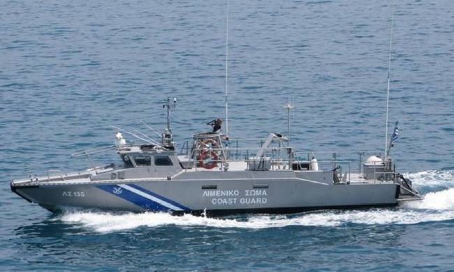 Βυθίστηκε ύποπτο σκάφος νότια της Κρήτης – Στην Ιεράπετρα τα 5 μέλη του πληρώματος