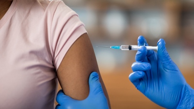 Άναυδοι οι επιστήμονες - Το κοινό εμβόλιο που μειώνει τον κίνδυνο άνοιας κατά 31%