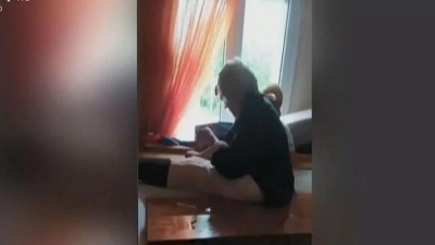 Κακοκαιρία Daniel: 90χρονη ΑμεΑ περιμένει 6 ώρες πάνω σε τραπέζι στο πλημμυρισμένο σπίτι της