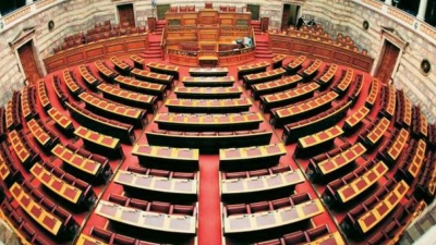 Βουλή: Ξεκινά η συζήτηση επί της πρότασης του ΚΚΕ για σύσταση Εξεταστικής Επιτροπής για τα Τέμπη