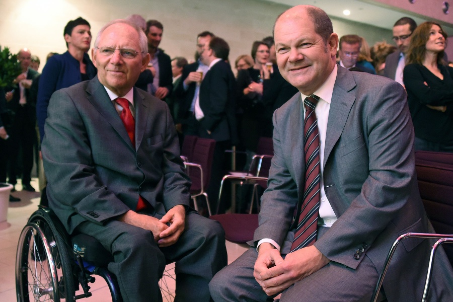 Ο Scholz στη σκιά του Schaeuble  – Η ιταλική κρίση ελαχιστοποιεί τη «λύση» στο ελληνικό χρέος - Τι μέτρα προτείνει η Γερμανία