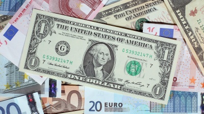 Προσπάθεια ανάκαμψης για δολάριο, καθώς υποχωρούν οι αποδόσεις των ομολόγων ΗΠΑ - Στο 1,228 έναντι του ευρώ