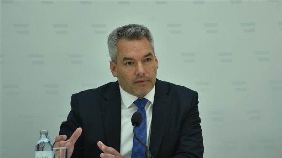 Nehammer (Αυστρία): Να σταματήσουμε την τρέλα, αποσύνδεση τώρα της τιμής του ηλεκτρικού από το αέριο