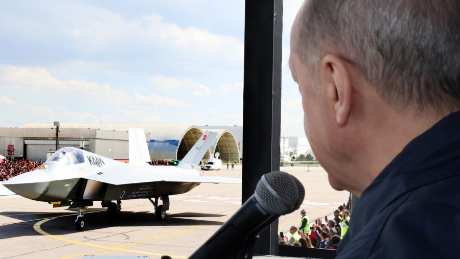 Ενώ η Ελλάδα είναι άφαντη στην πολεμική βιομηχανία η Τουρκία παρουσίασε το ΚΑΑΝ το πρώτο πολεμικό αεροπλάνο 5ης γενιάς