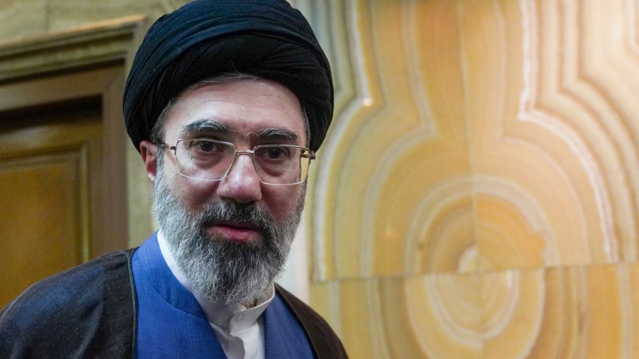Ανατροπή βόμβα από CNN: «Ο Mojtaba Khamenei δεν κινδυνεύει, υπέστη κάταγμα και... εκδορές»