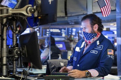 Goldman Sachs, BlackRock, Universa, Ariel, CC Capital: Trading από τα τραπέζια της κουζίνας και deals μέσω zoom – Αυτό ήταν το 2020 για τη Wall Street