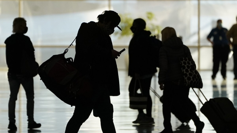 Κρίσιμο το επόμενο τετράμηνο για την τουριστική κίνηση λόγω Omicron