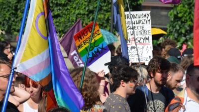 Τα παιδιά στο στόχαστρο της woke παράνοιας της ΕΕ - «Ιδεολογικό πλύσιμο εγκεφάλου» καταγγέλλουν γονείς και οργανώσεις