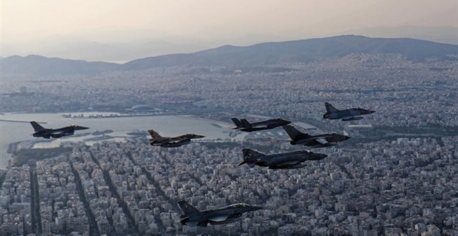 «Ηνίοχος 2019»: Εντυπωσιακές εικόνες με τα F 35 να διασχίζουν τον αττικό ουρανό