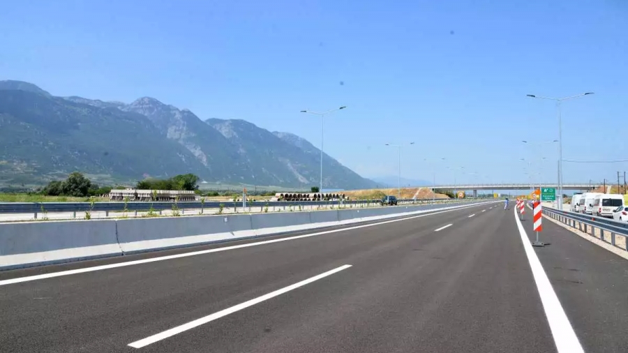 Εθνική οδός: Λήστεψαν δικηγόρους μέσα στο... αυτοκίνητο τους - Άρπαξαν τσάντα με Rolex και μετρητά, 250.000 η λεία