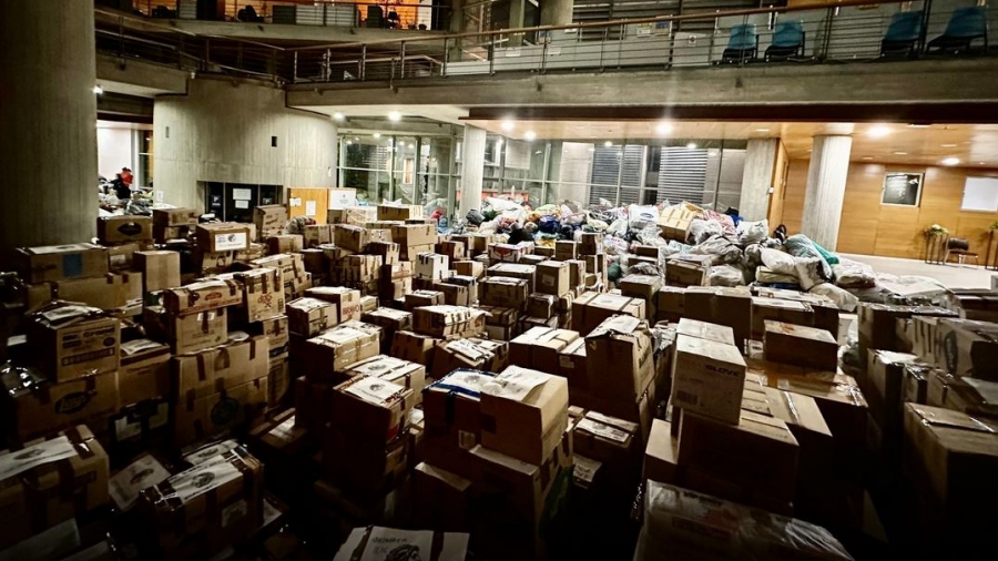 Θεσσαλονίκη: Συγκεντρώθηκαν τόνοι ανθρωπιστικής βοήθειας για Τουρκία και Συρία - Ζέρβας: Η Θεσσαλονίκη της ανθρωπιάς είναι εδώ