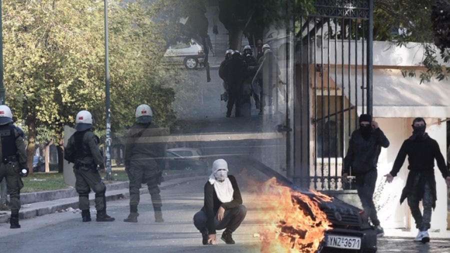 Επεισόδια στα Εξάρχεια - Σε εξέλιξη βρίσκεται πετροπόλεμος κουκουλοφόρων με άνδρες των ΜΑΤ