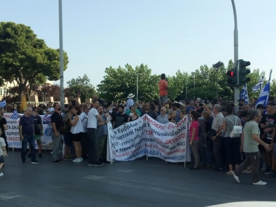 Πορεία κατά της υποχρεωτικότητας των εμβολιασμών στη Θεσσαλονίκη