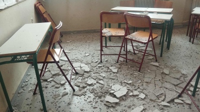 Ελλάδα 2.0 - Έπεσαν σοβάδες σε αίθουσα Δημοτικού Σχολείου στο Πόρτο Ράφτη, τραυματισμένα 2 παιδιά