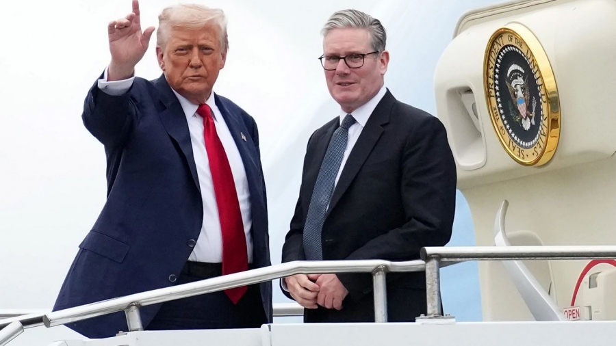 Η απίθανη φιλία που ανατρέπει τις ισορροπίες - Το απροσδόκητο «δέσιμο» Trump και Starmer